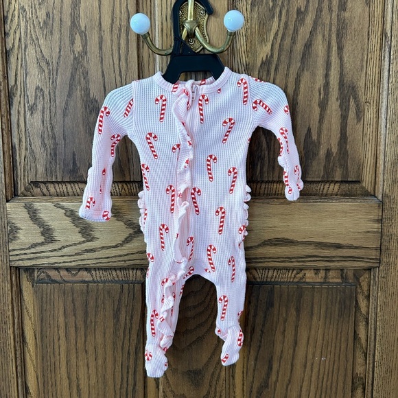 Spearmint Love Organic Waffle Candy Cane Christmas Newborn Ruffle Zip Footie - Picture 2 of 9